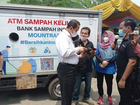 Layanan Mobil ATM Sampah Keliling Terhubung dengan Bank Sampah Induk Mountrash